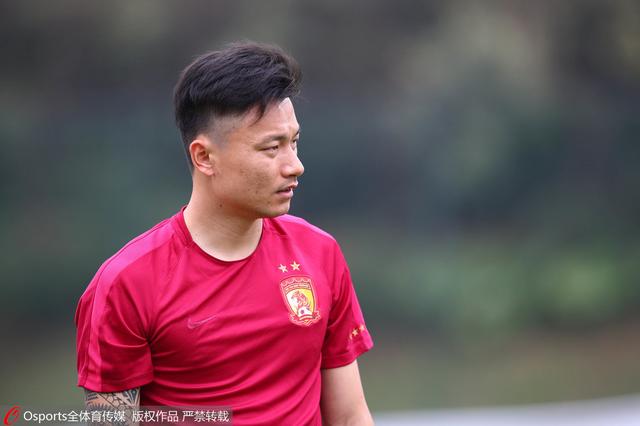 琼阿梅尼恢复球队合练 居勒尔已经进行有球训练记者MelchorRuiz报道了皇马伤员的一些恢复情况，琼阿梅尼已经参加球队合练。